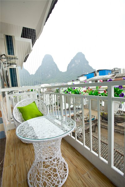 Weiyi Hotel (Yangshuo West Street store) Over view