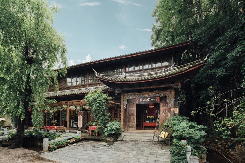 Huajiantang Weimei Inn  over view