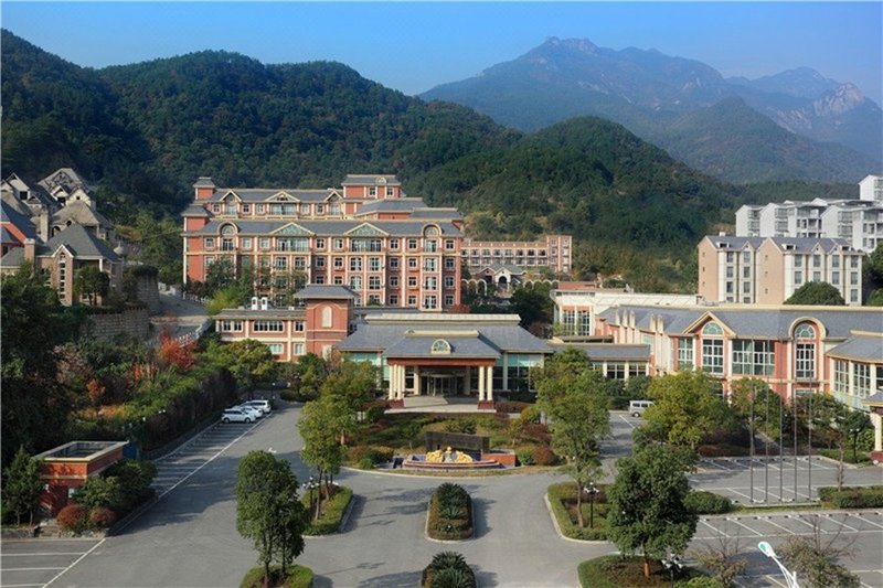 Donglin Holiday Hotel Over view