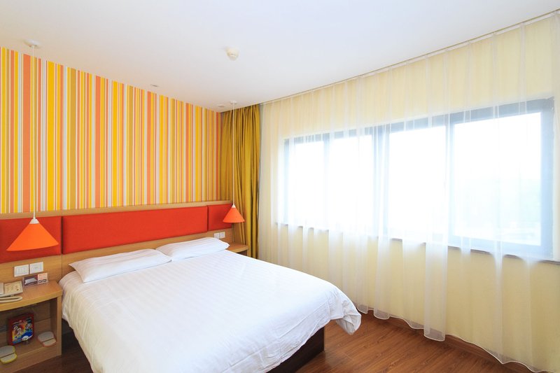 Home Inn HotelGuest Room