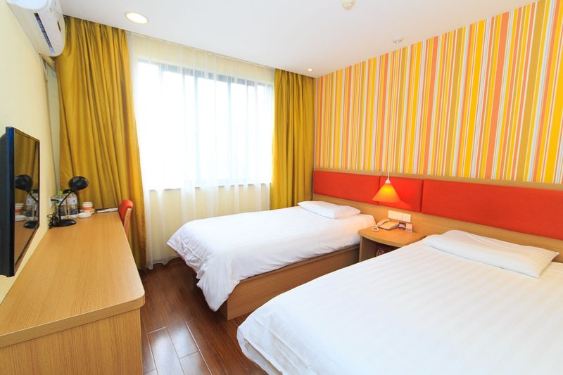 Home Inn HotelGuest Room