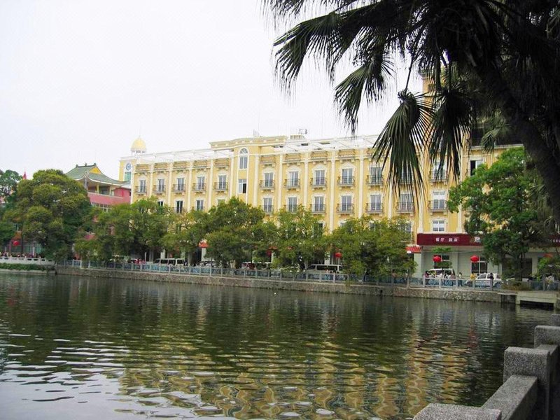 Cuihu Hotel over view