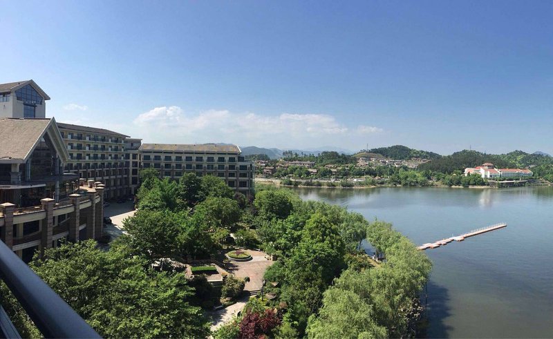 Hangzhou Wonderland Hotel over view