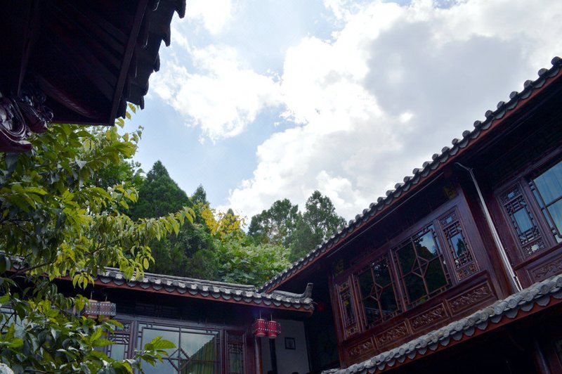 Lijiang Qiwu Inn Over view