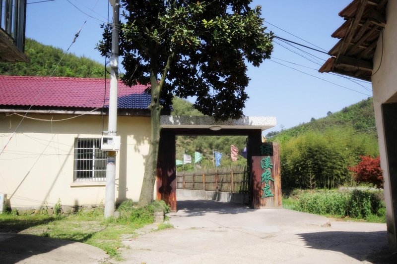 Mogan Mountain green Creek hillsOver view