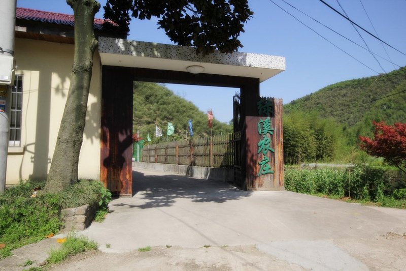 Mogan Mountain green Creek hillsOver view