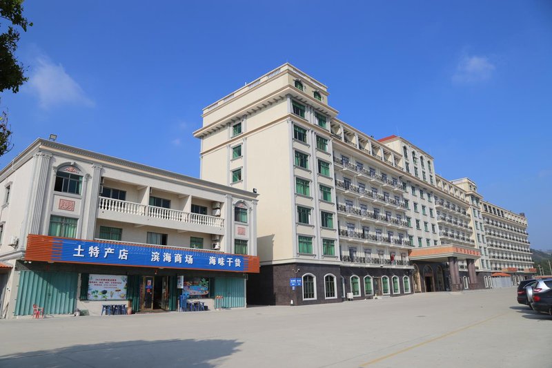 Lion Island Holiday Hotel (Shuangyuewan) Over view