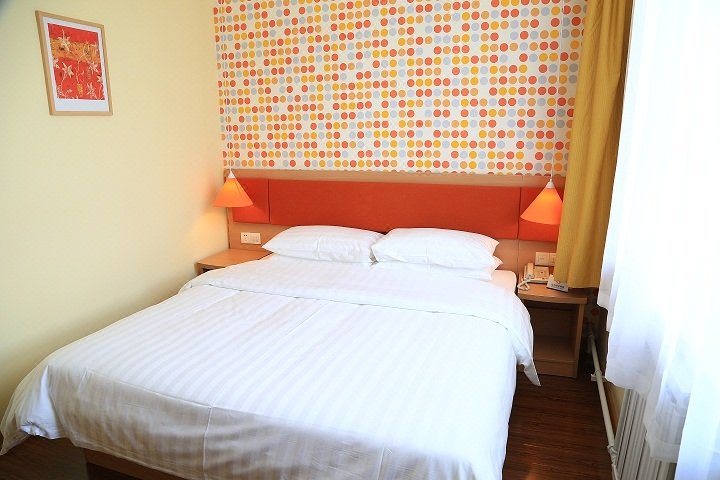 Home Inn (Karamay Tianshan Road Broadcast & TV Station)Guest Room