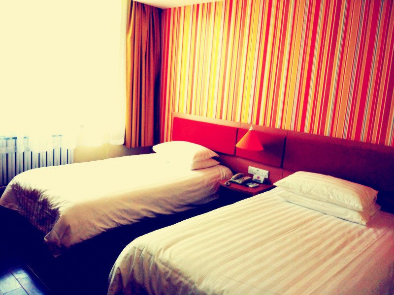 Home Inn (Karamay Tianshan Road Broadcast & TV Station)Guest Room