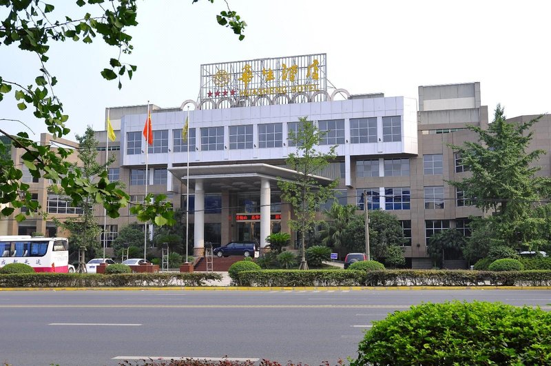 Huasheng Hotel (Chanlin Hot Spring Silver Villa) Over view