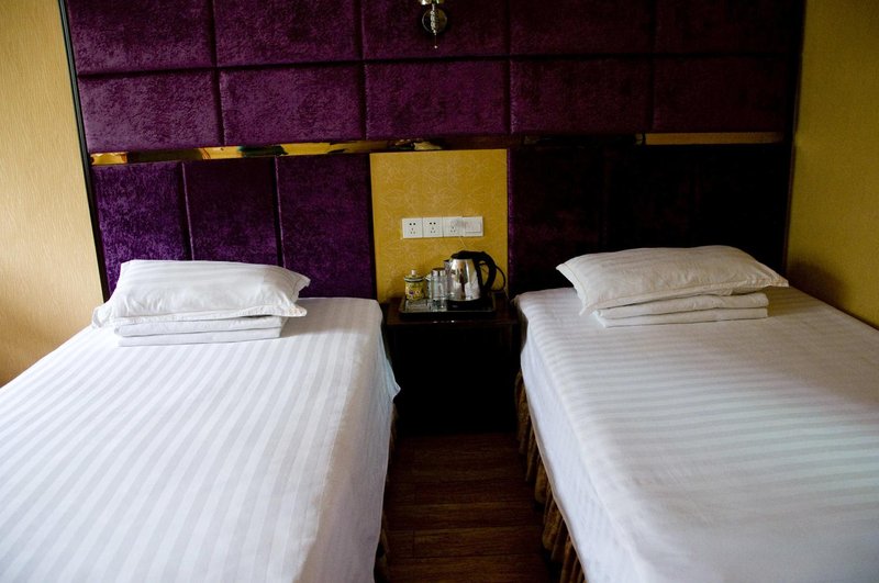 Reunion Business Hotel Guest Room