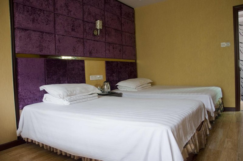 Reunion Business Hotel Guest Room