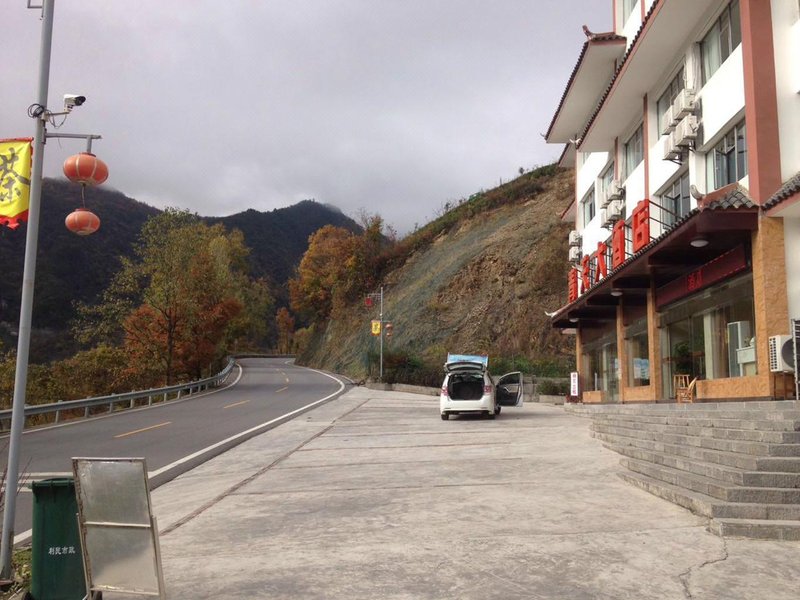 Shennongjia Qingtian Hotel Over view