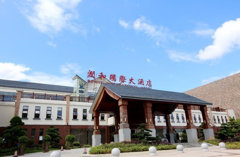 Run Kokusai HotelOver view