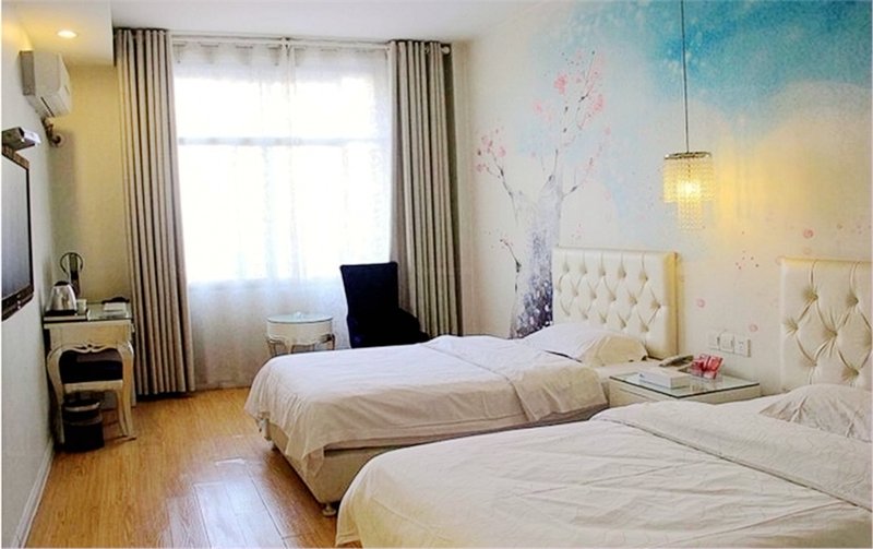 Aegean Sea Art Hotel Guest Room