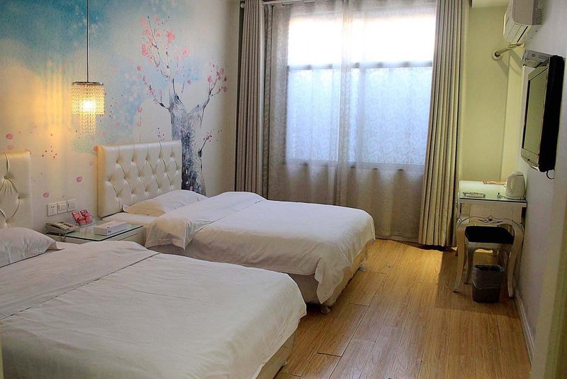 Aegean Sea Art Hotel Guest Room