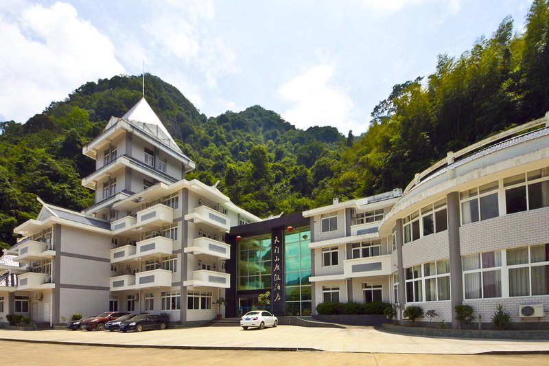 Tianmenshan Holiday Hostel Over view