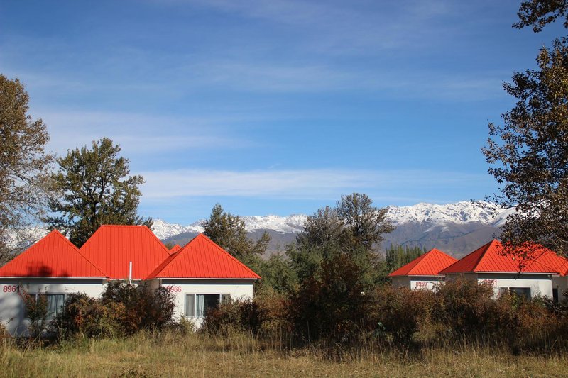 Grassland Hotel Over view