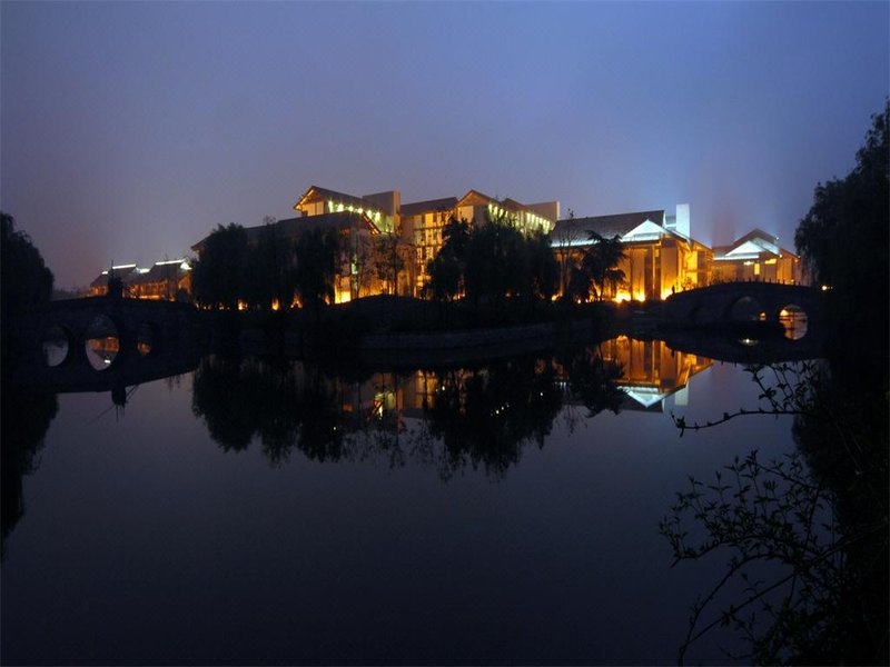 Narada Mirror Lake Hotel Shaoxing Over view