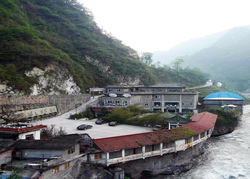 峨边黑竹沟温泉山庄外景图