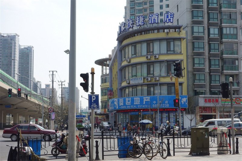 Home Inn Railway Station 2nd Shanghai Over view