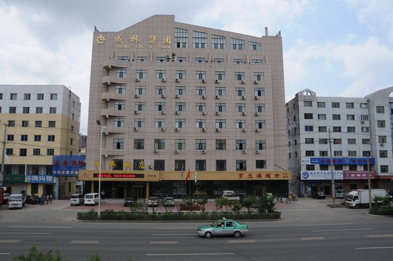 Huaqiao Hotel Over view