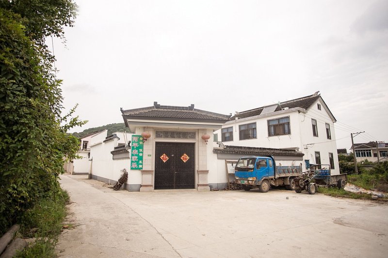 Luji Xishan Farmhouse Over view
