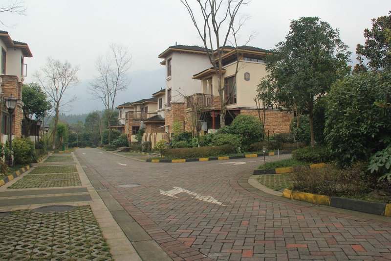 Huashuiwan Badengbadeng Spa Hotel VillaOver view