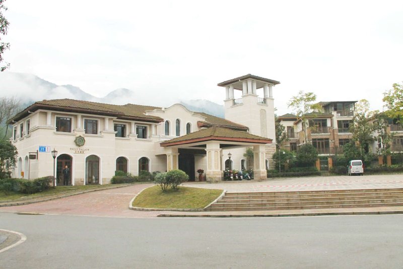 Huashuiwan Badengbadeng Spa Hotel VillaOver view