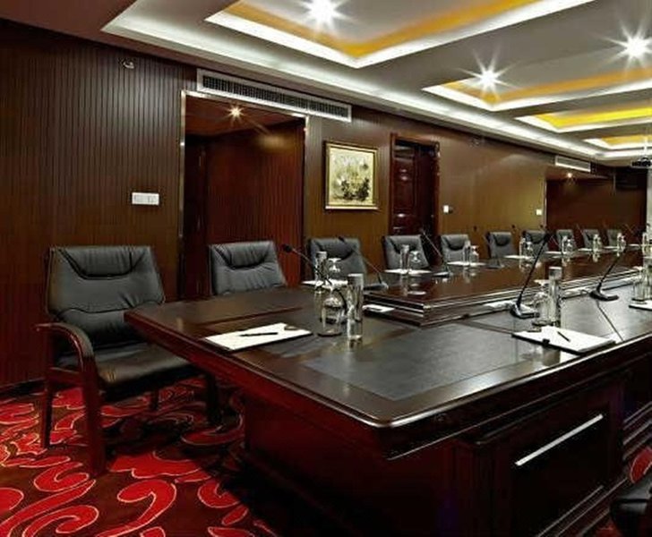 Vienna International Hotel (Changsha Provincial Government Guihuaping Metro Station Jinfang)meeting room