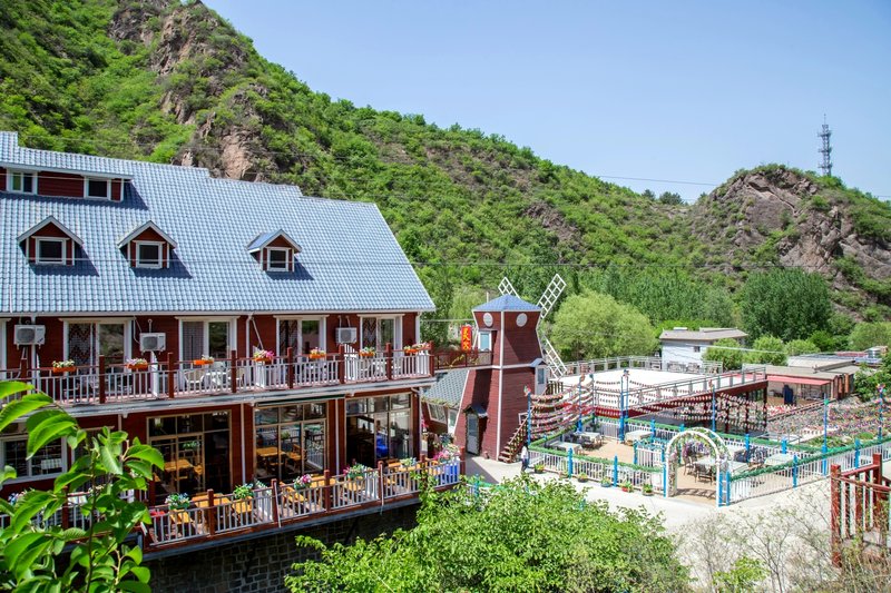 Wulingshan Naxi Tribes ResortOver view