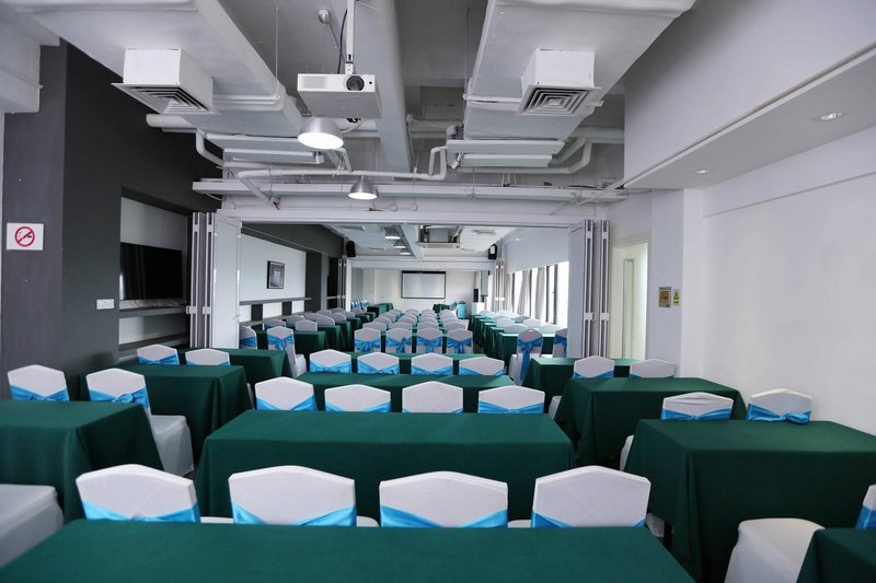 Sky Rainbow International Hotel meeting room