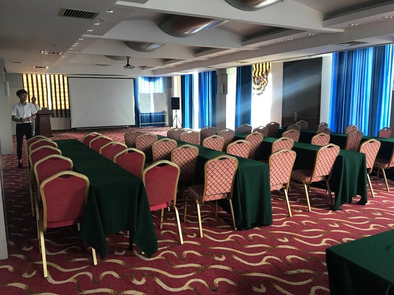 Face the seameeting room