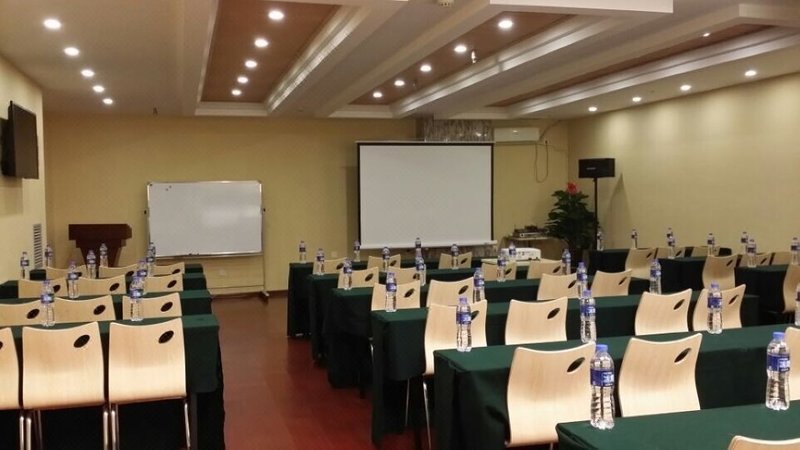 Lantuo Business Hotel meeting room