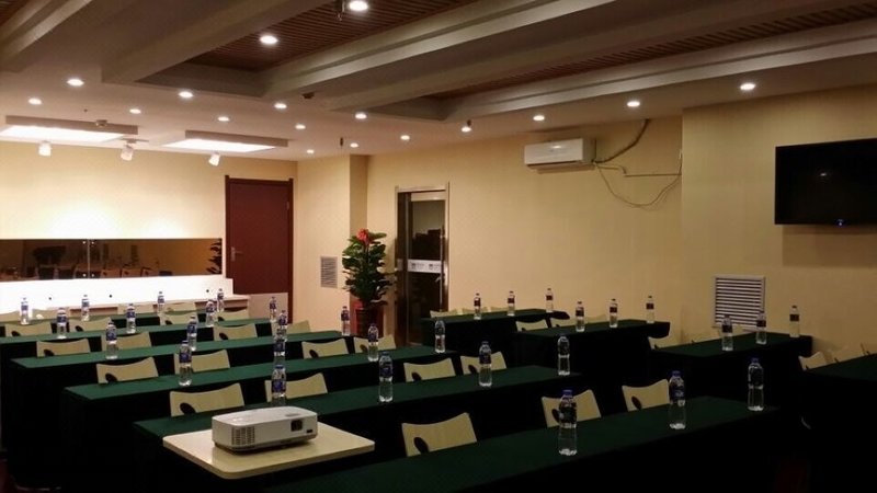 Lantuo Business Hotel meeting room
