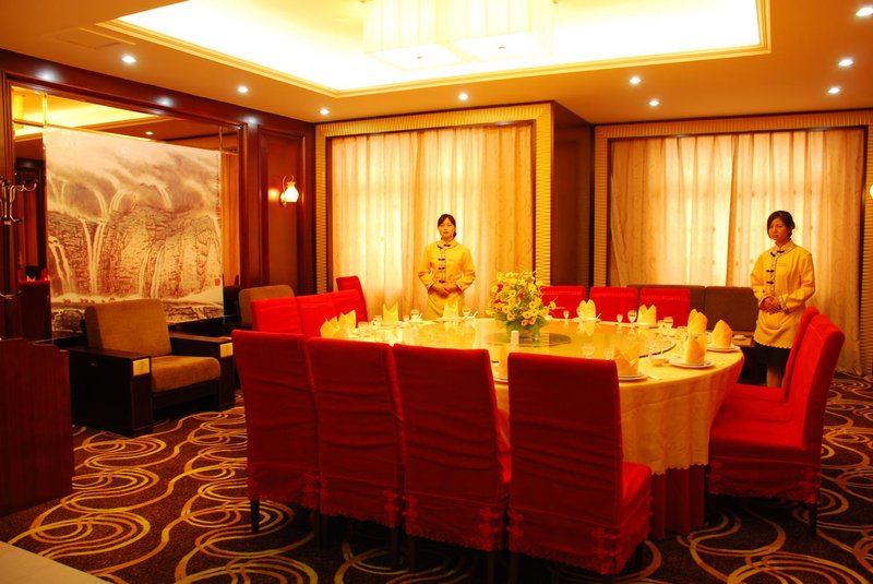 Longquan Hotel Restaurant