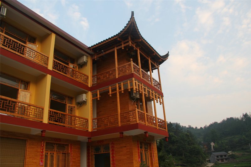 Zhangjiajie holiday inn north latitude 30 degrees Over view