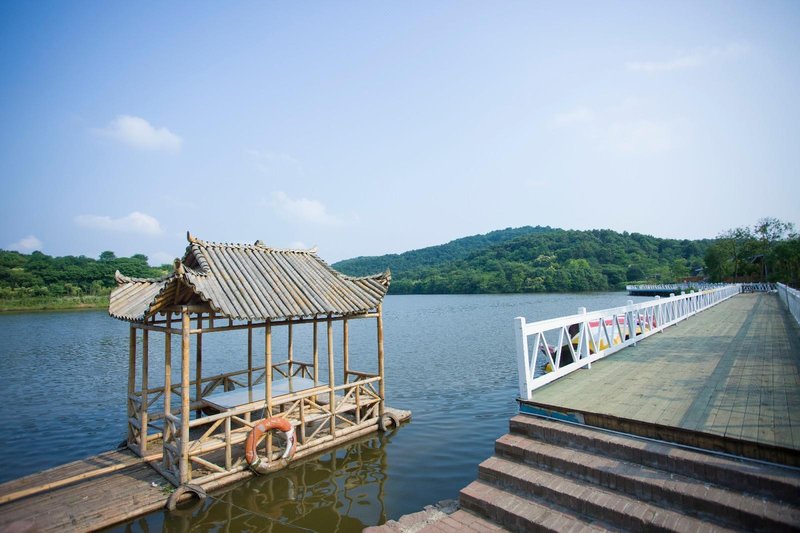 Zipengshan Wooden House Resort Over view