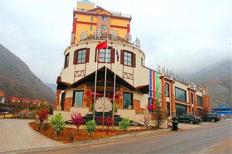 Flying Bird Holiday Hotel (Zhangjiakou Wanlong Ski Field) Over view