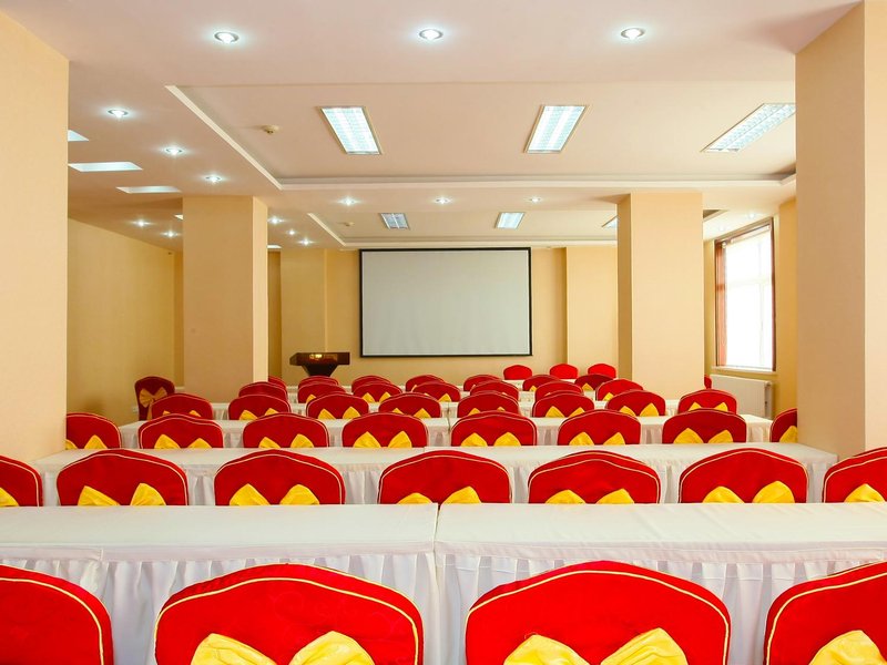 Dalian Yizheng Holidays Hotel meeting room