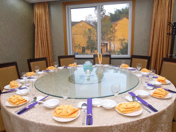 Longquan Hotel Restaurant
