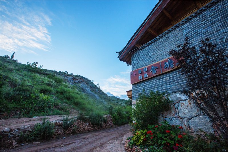 THE TANGSHE COZY HUT INN Over view