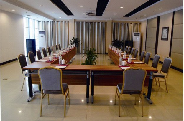 Qinhu Hotel meeting room