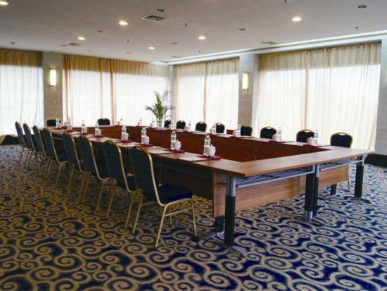 Qinhu Hotel meeting room
