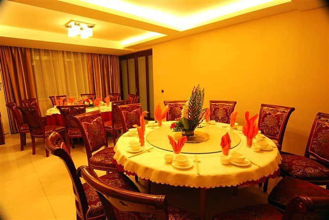 Pujuelai Hotel Restaurant