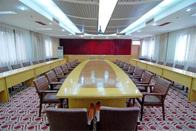 Huataishan Hotel meeting room