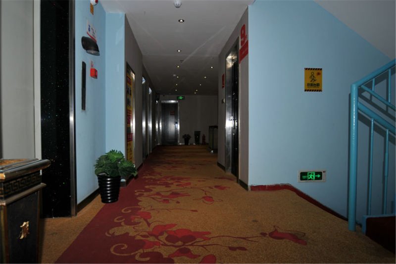 yanglinggaoxinjiudian 会议室