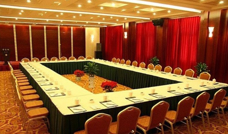 Knights Hotel meeting room