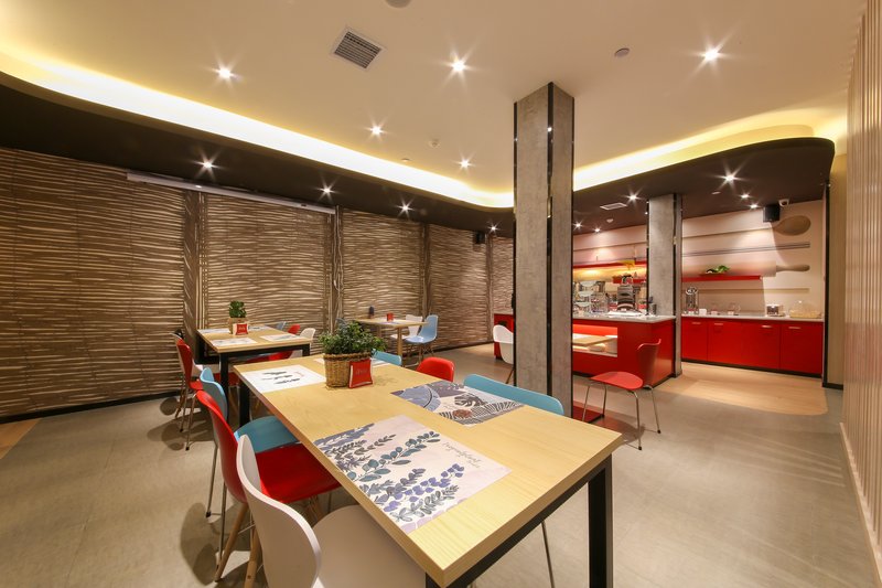 bis Jonkoping Hotel, Weinan Teachers University Restaurant