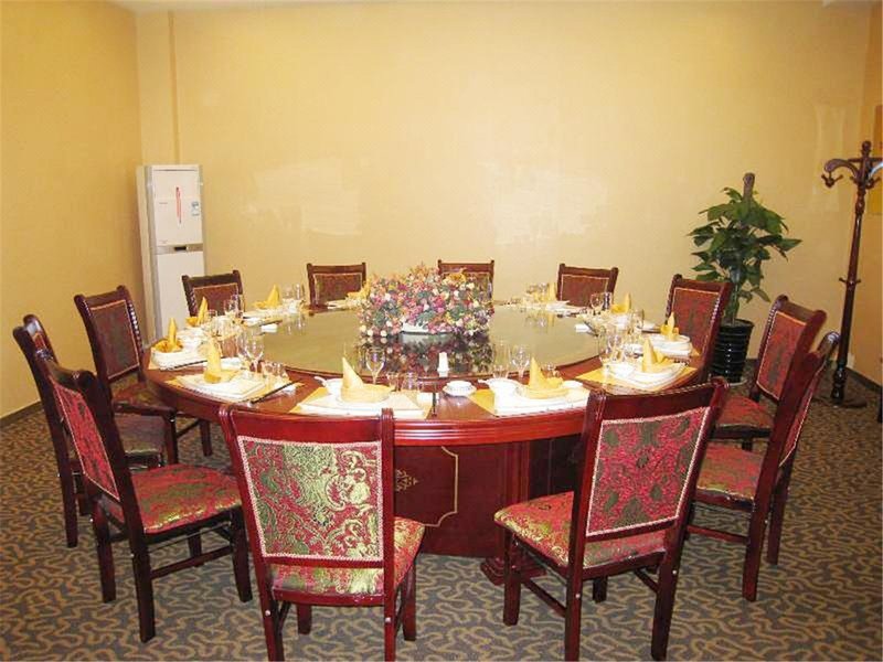 Western Hill Pearl Business Hotel Yichuan Restaurant